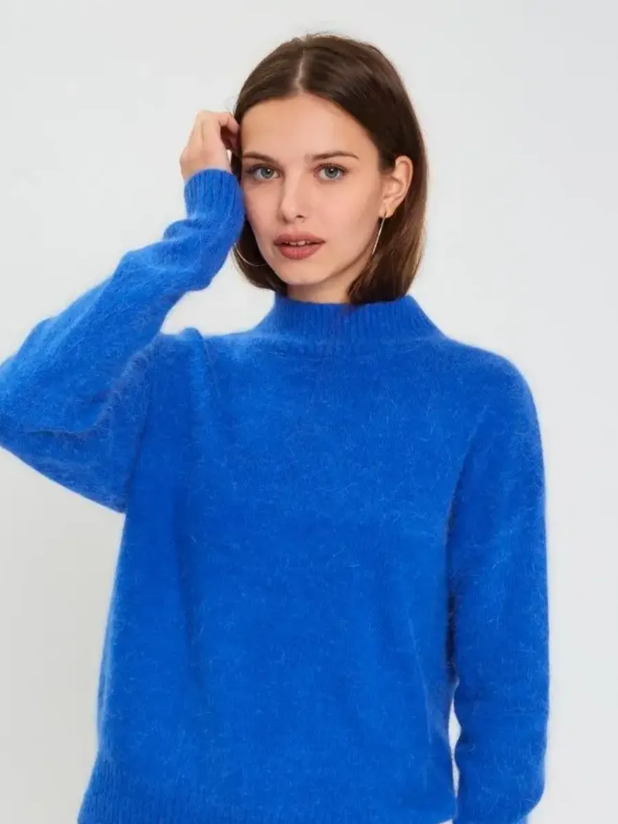 Jasmine Woman Soft Thick Sweater