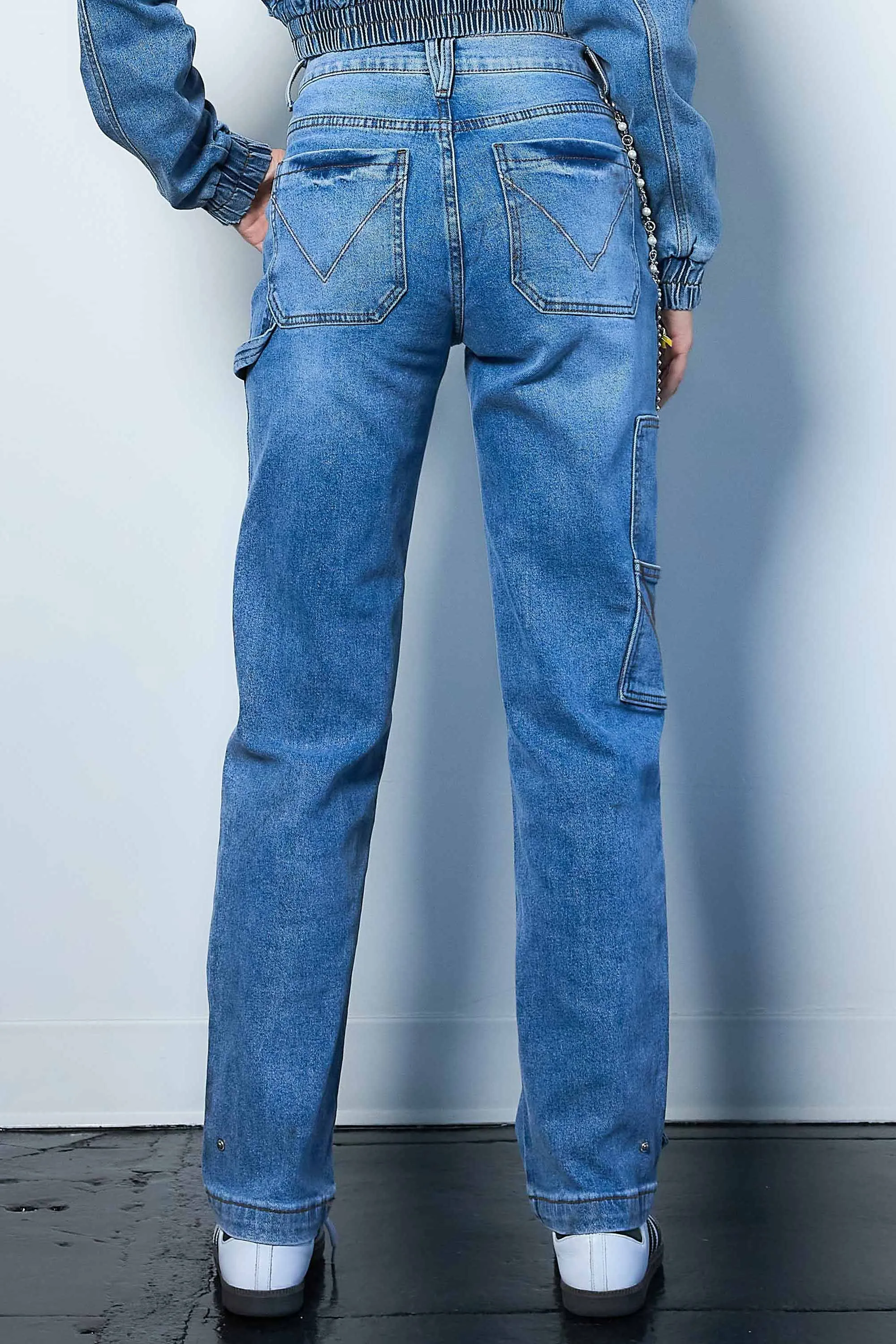 Mid-Rise Baggy Jeans