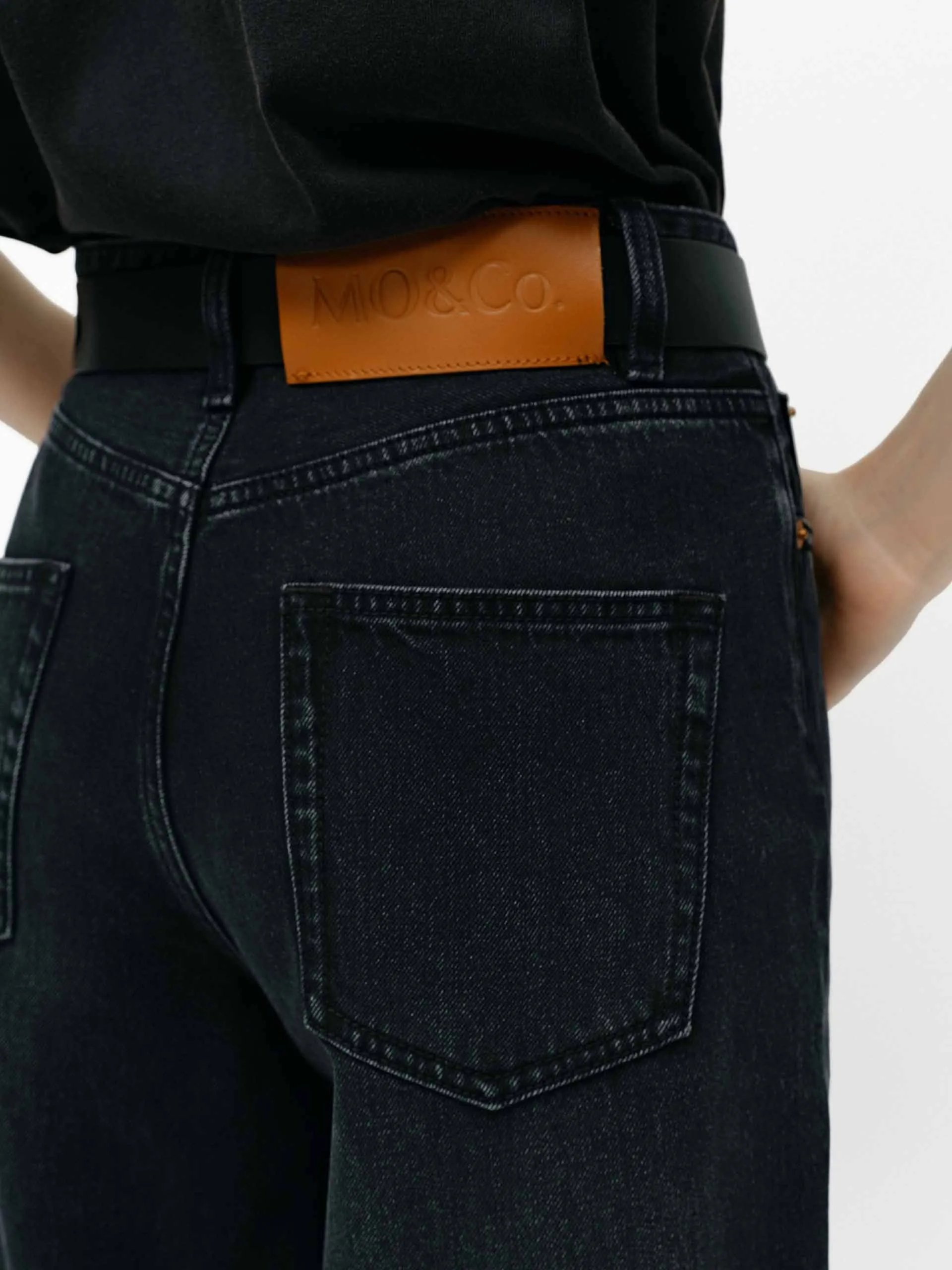 Relaxed Straight Jeans