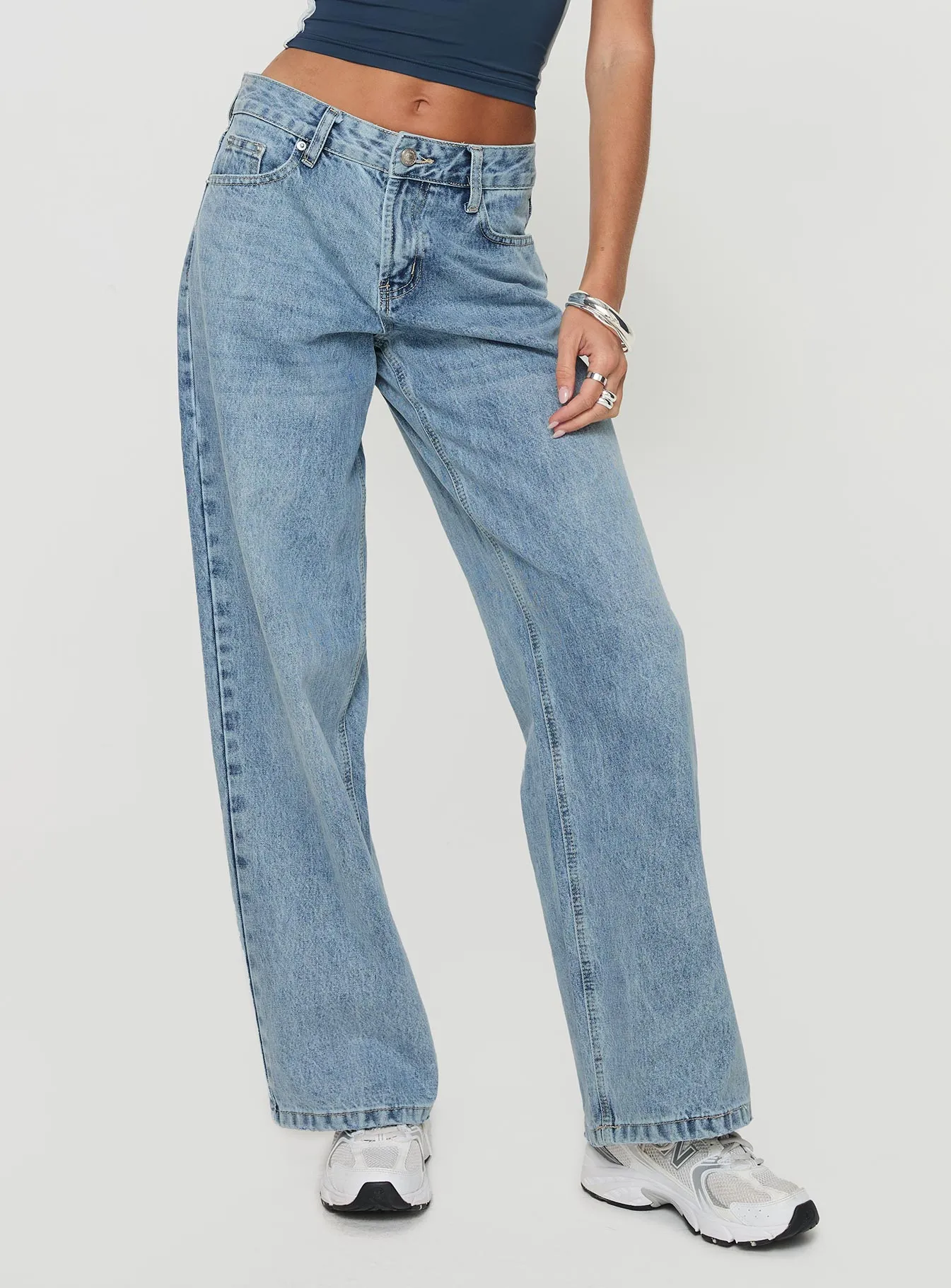 Serenitia Mid Rise Relaxed Jeans Light Wash Petite