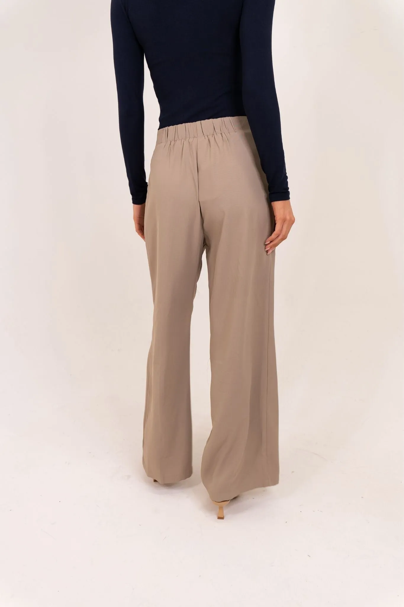 Willow Wide Leg Trousers In Taupe